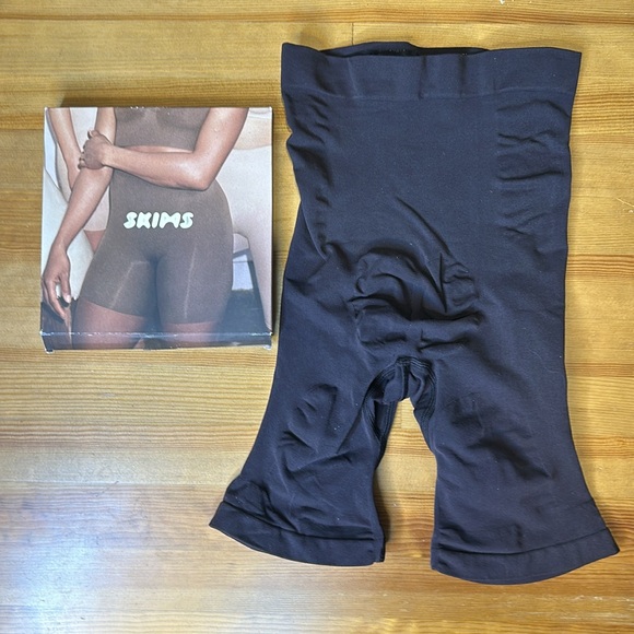 SKIMS Sculpt Short Mid Thigh 2X/3X - Picture 7 of 8